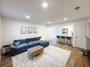 Downtown OS 2bed 1 bath with pool and close to the beach